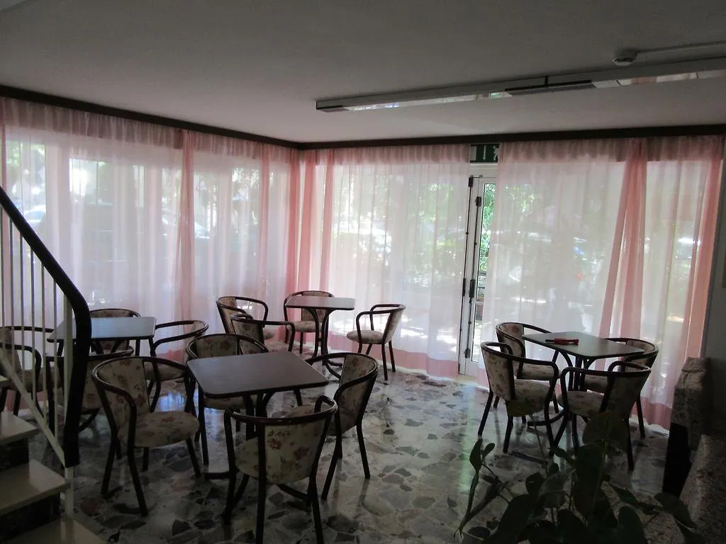 Hotel Urania Nuova Gestione Rímini 3*,  Italia
